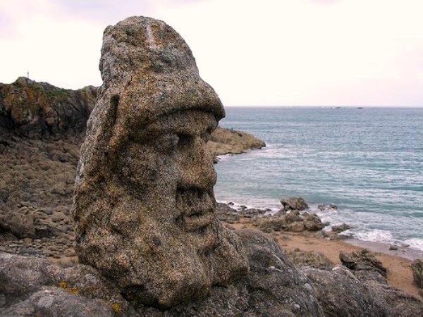 Rocher sculpt Saint Malo Ille et Vilaine en France bien sr, au pays Breton !